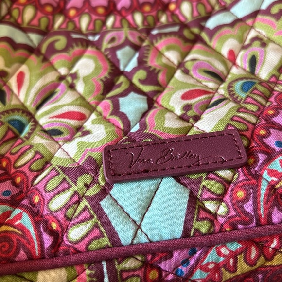 Vera Bradley Triple Zip Hipster resort Medallion - Picture 4 of 4